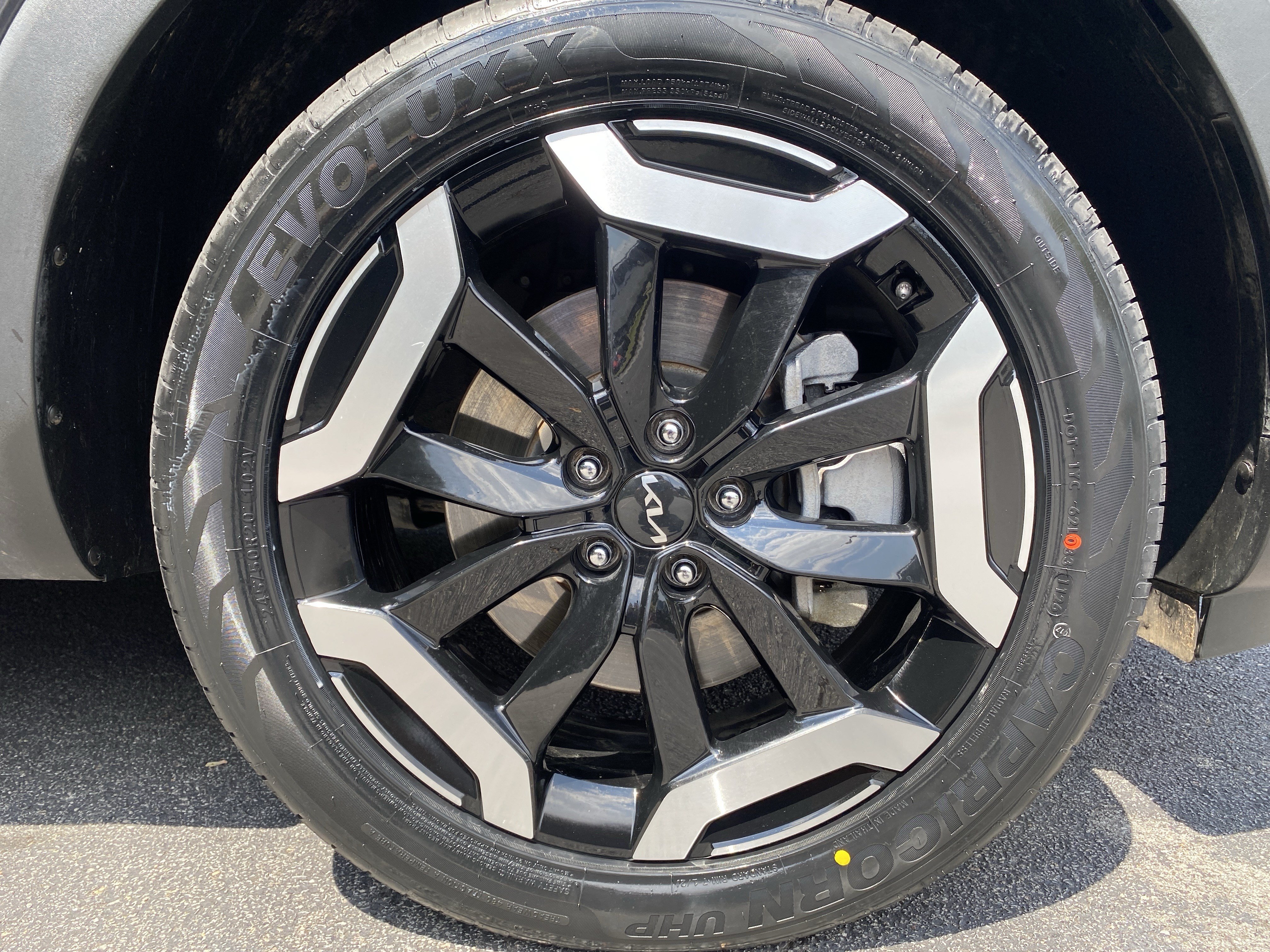 Used 2024 Kia Telluride EX w/ EX Captain's Chair Package FWD image 13