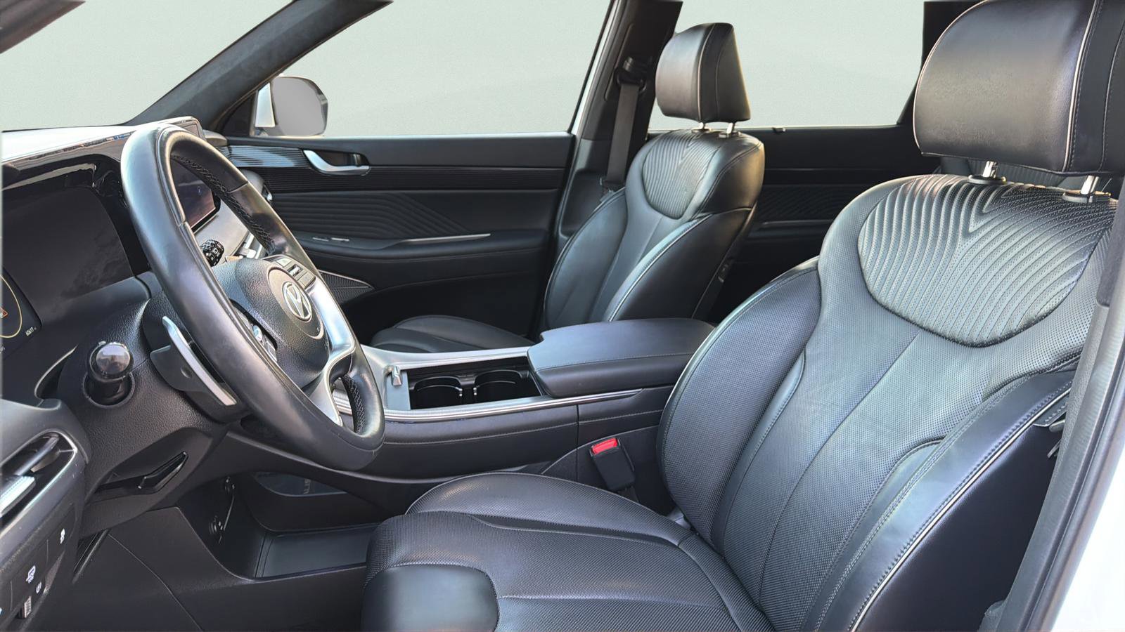 Used 2024 Hyundai Palisade Calligraphy image 3