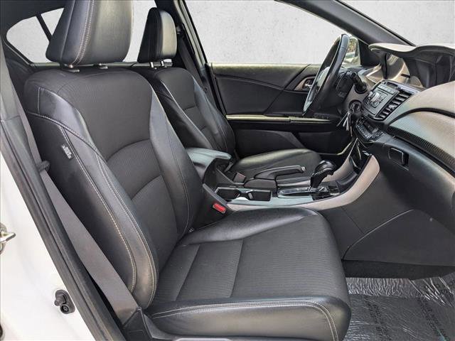 Used 2017 Honda Accord Sport image 19