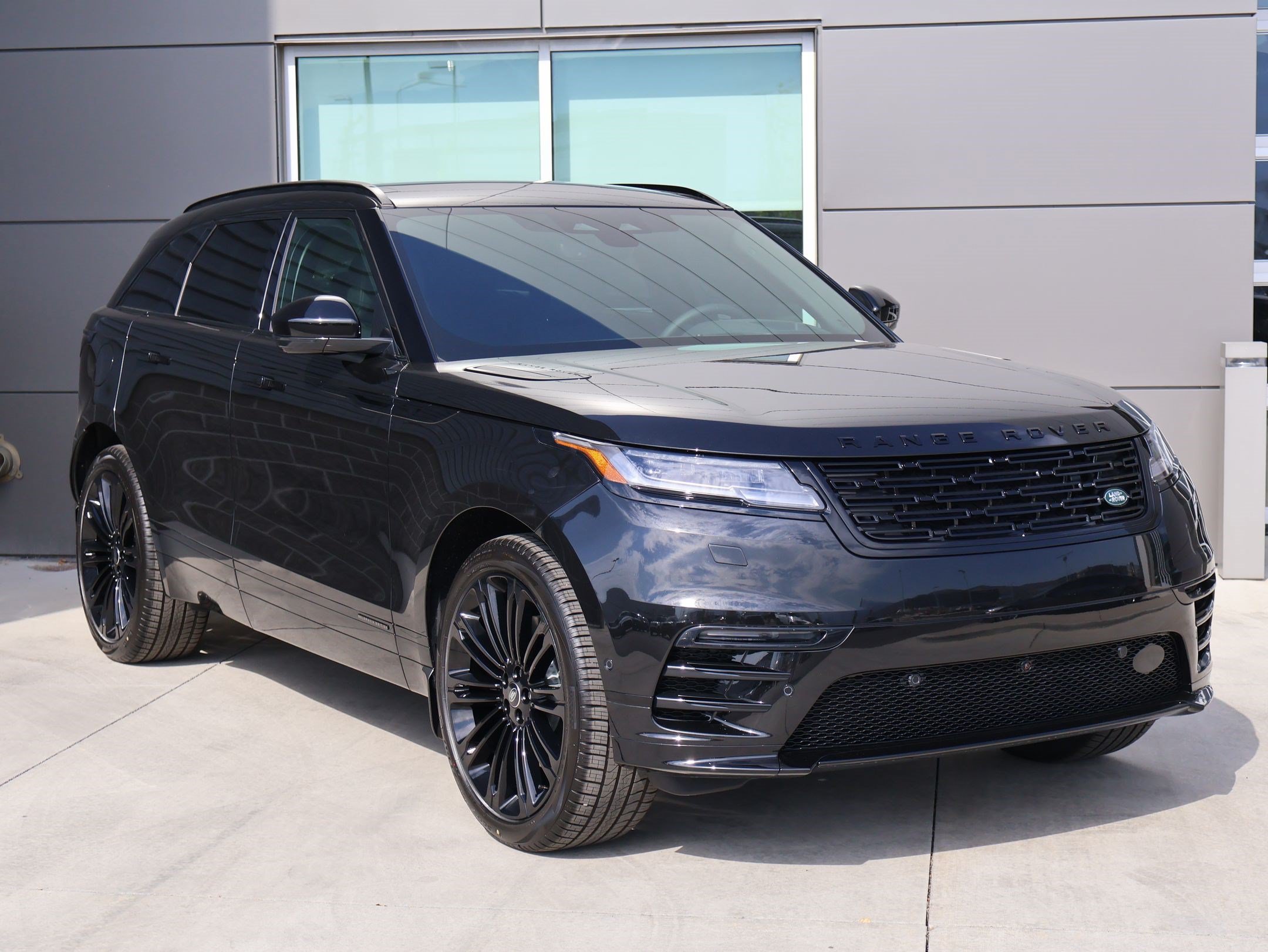 New 2026 Land Rover Range Rover Velar Belgravia AWD/4WD image 3