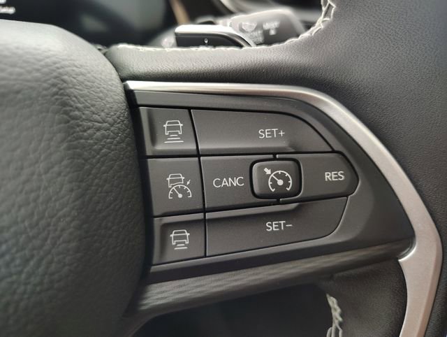 New 2025 Jeep Grand Cherokee Altitude image 18