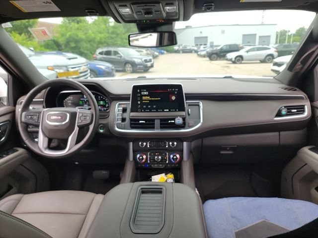 Used 2024 GMC Yukon XL SLT w/ SLT Luxury Package AWD/4WD image 8