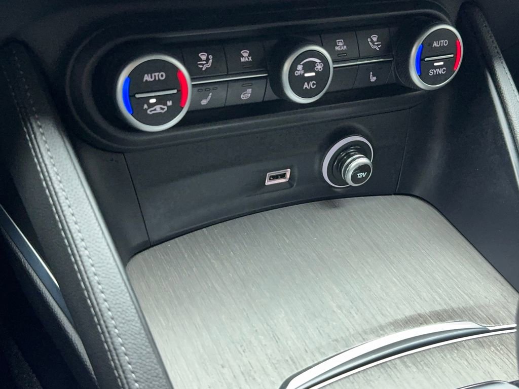 Used 2022 Alfa Romeo Stelvio Ti AWD/4WD image 23