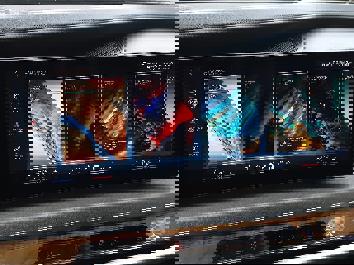 Used 2024 BMW i7 xDrive60 w/ Executive Package image 59