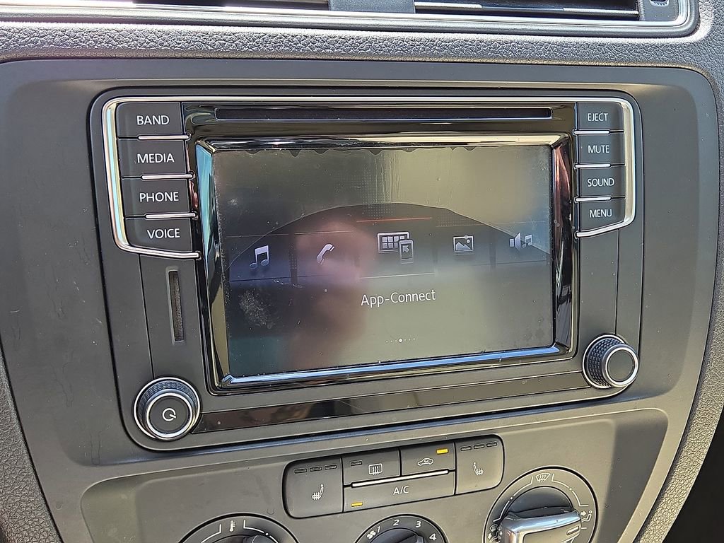 Used 2017 Volkswagen Jetta SE FWD image 25