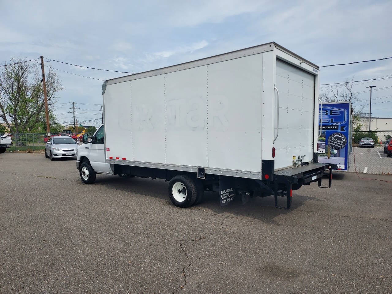 Used 2022 Ford E-450 and Econoline 450 Super Duty w/ Power Windows & Locks Group RWD image 3