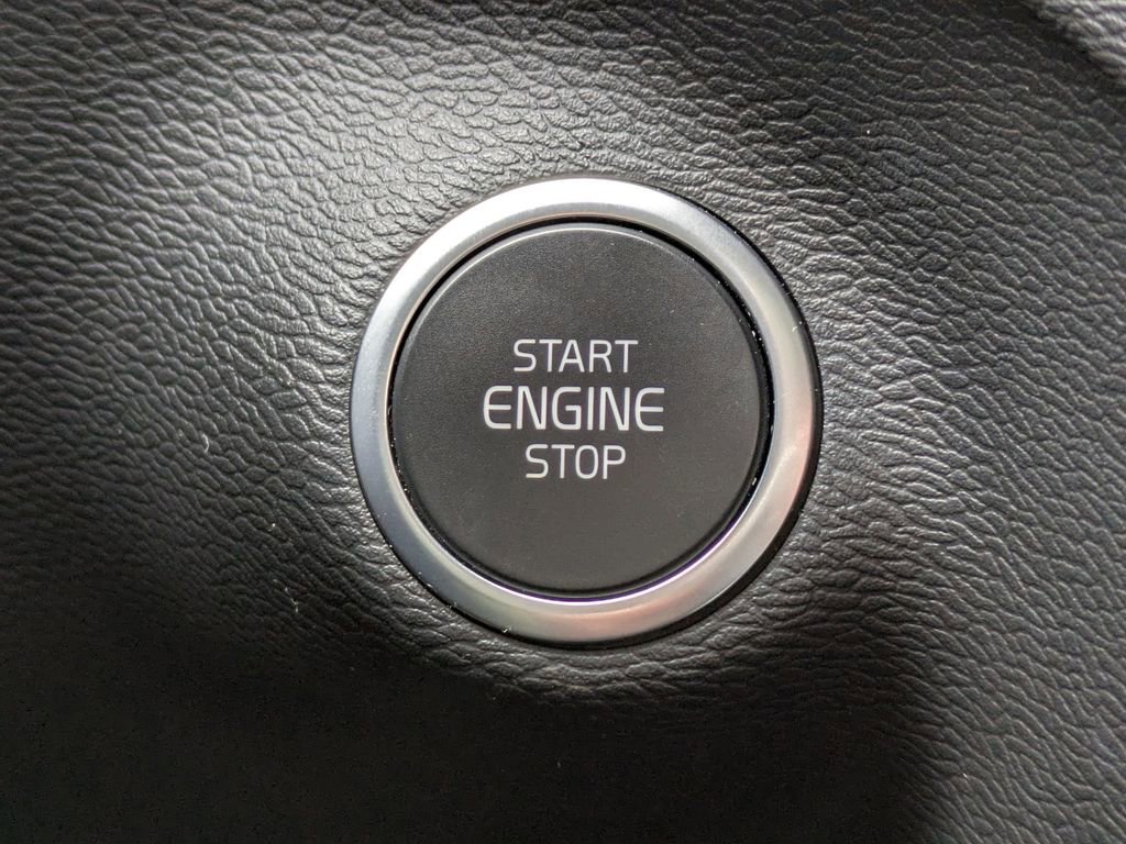 Certified 2023 Volvo XC40 B5 Plus w/ Driver Assist Package image 29