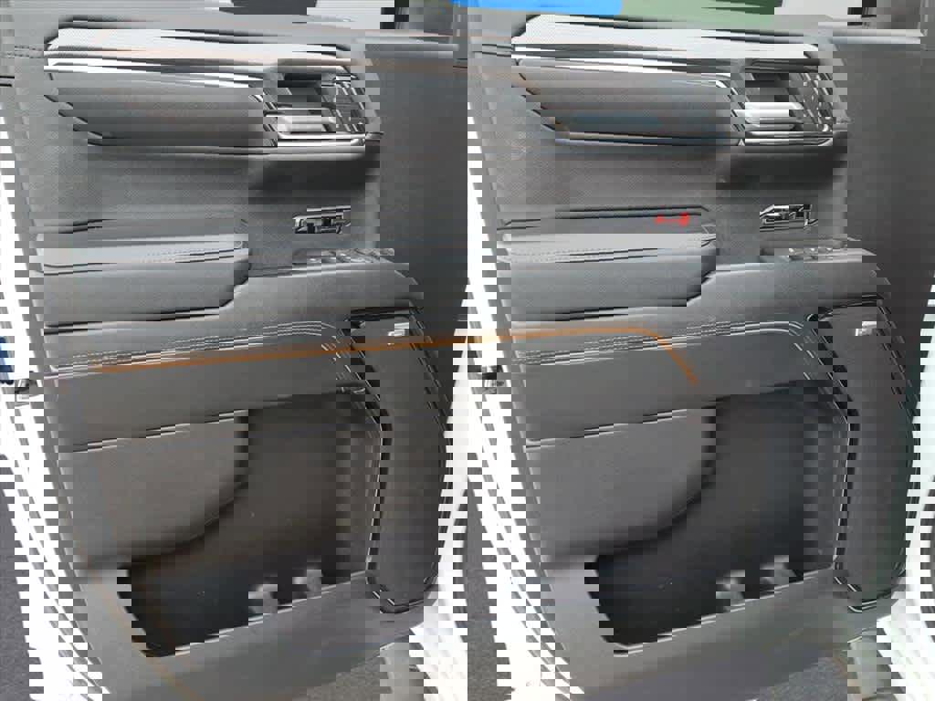 Used 2024 GMC Sierra 1500 AT4 w/ Technology Package image 11