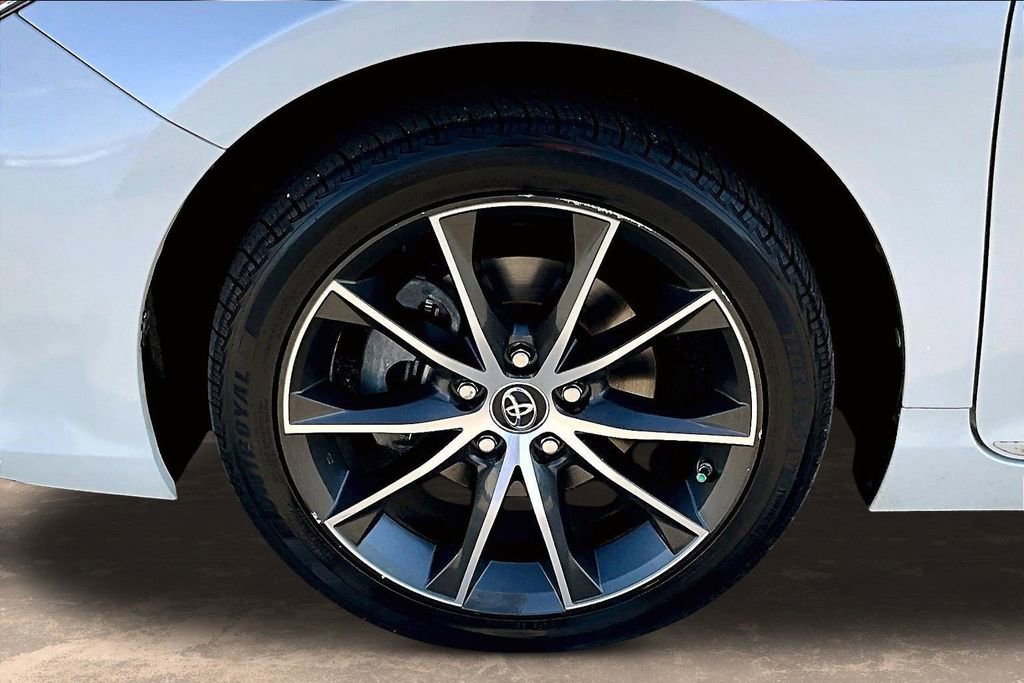 Used 2017 Toyota Camry XSE FWD image 36