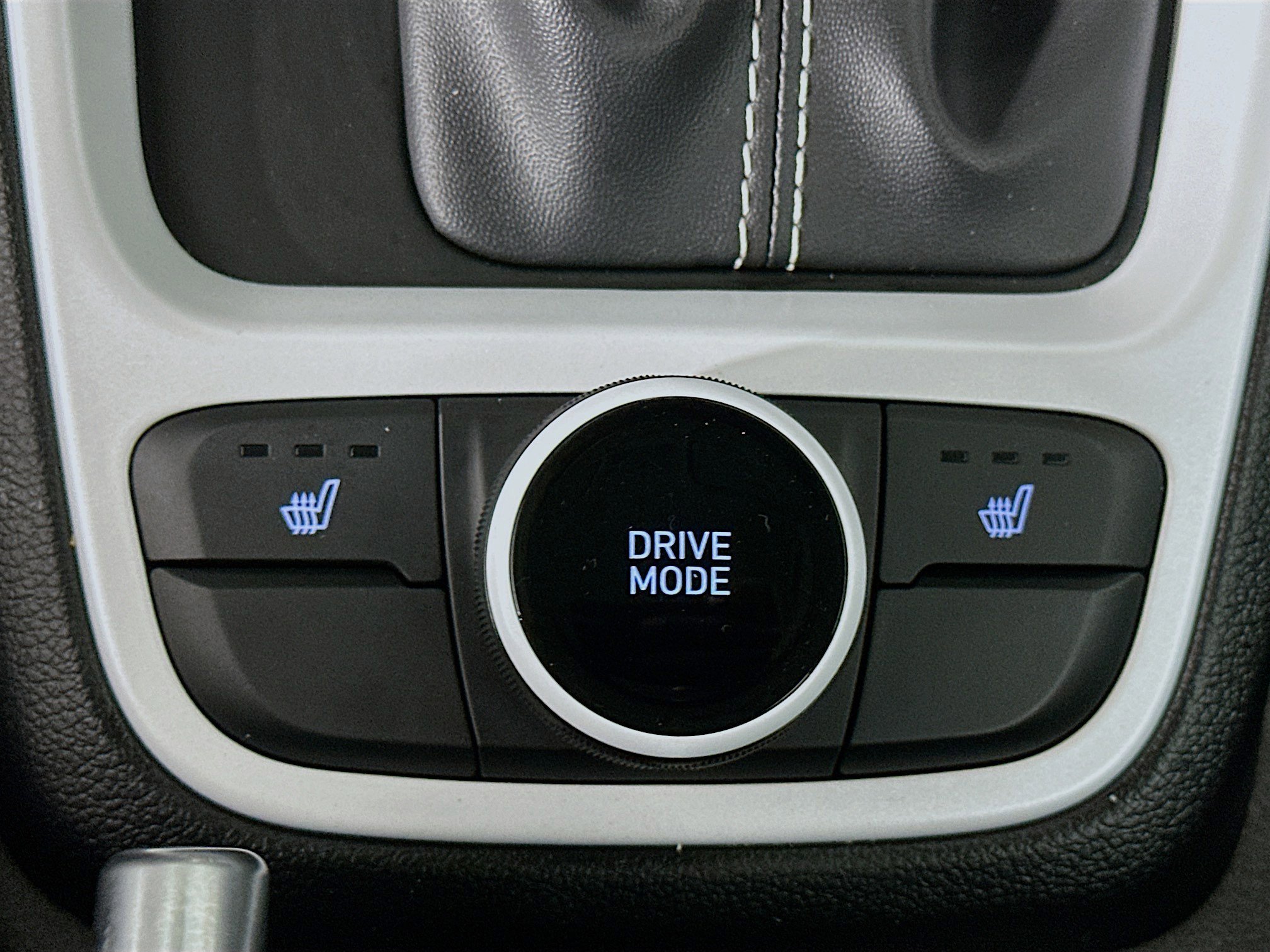 Used 2025 Hyundai Venue Limited image 26