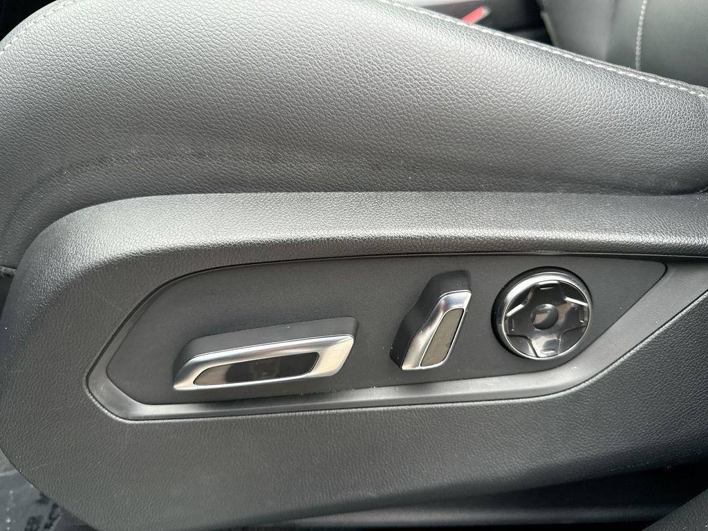 Used 2025 Acura RDX SH-AWD image 14