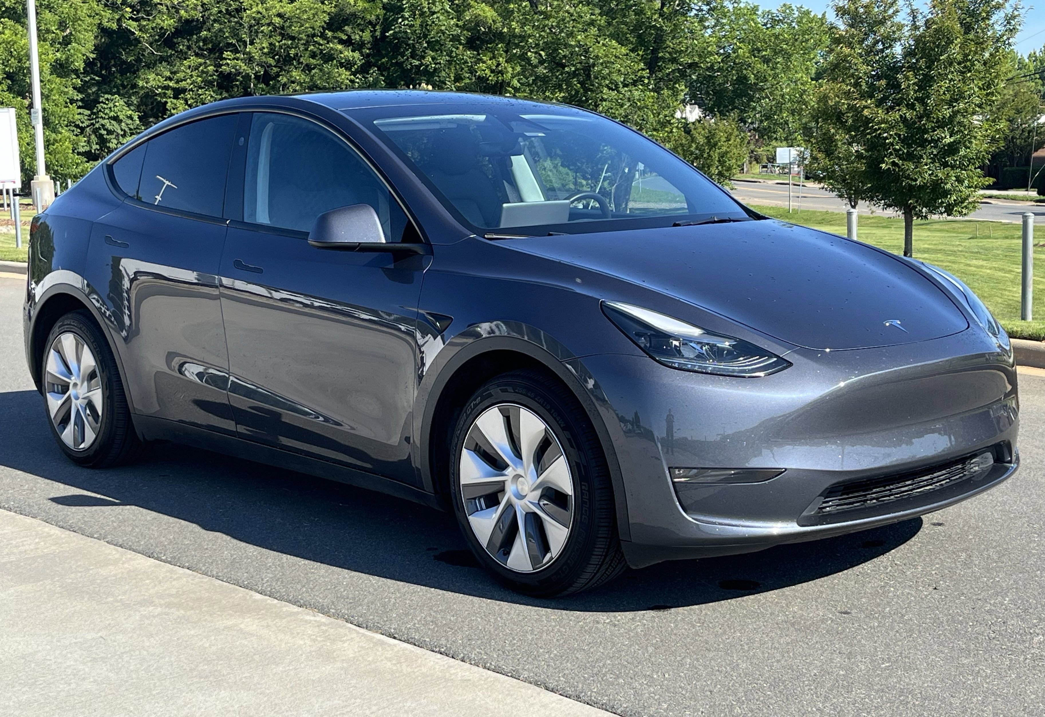 Used 2023 Tesla Model Y Long Range AWD/4WD image 2