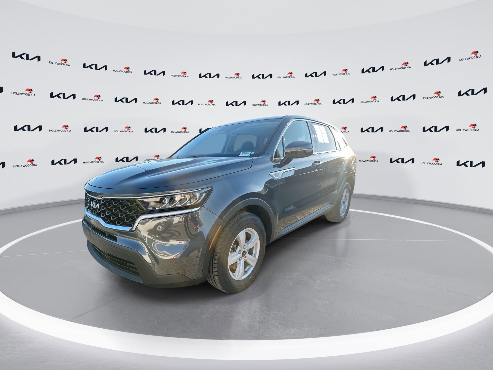 Used 2023 Kia Sorento LX image 4