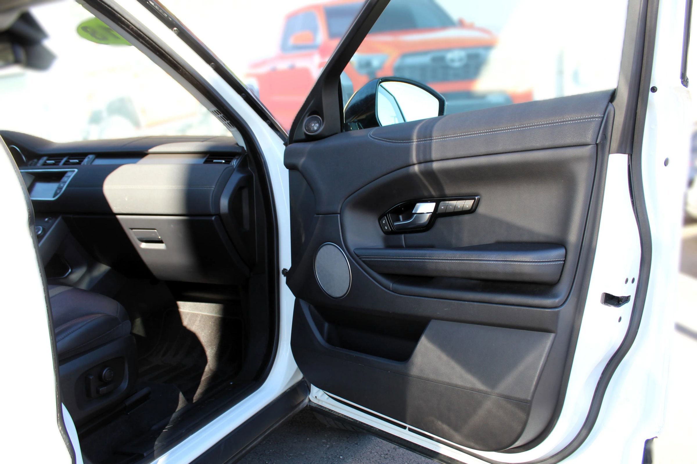 Used 2018 Land Rover Range Rover Evoque SE Sport Utility 4D image 14