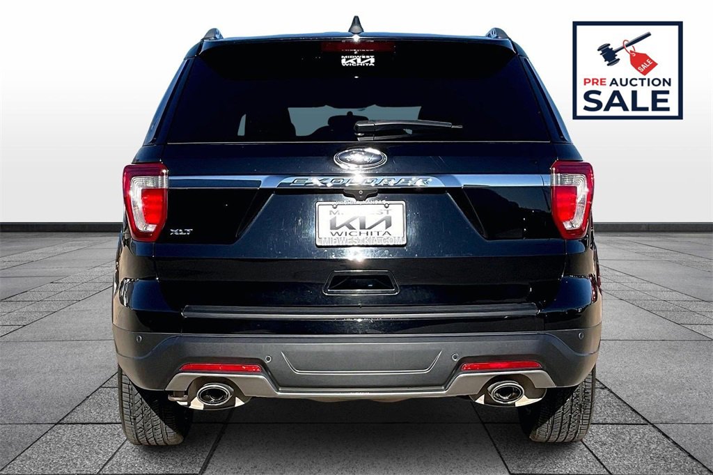 Used 2018 Ford Explorer XLT image 4
