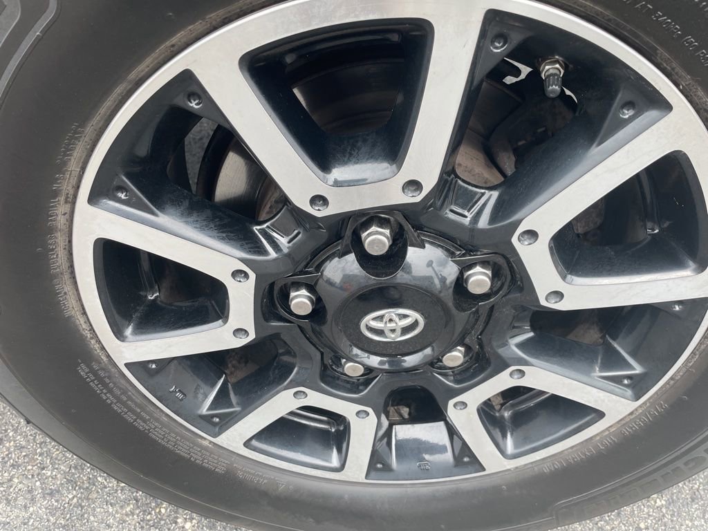 Used 2016 Toyota Tundra SR5 w/ TRD Off Road Package image 10