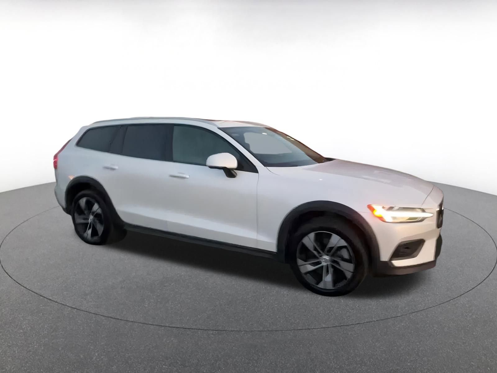 Used 2025 Volvo V60 B5 Cross Country Plus video 2
