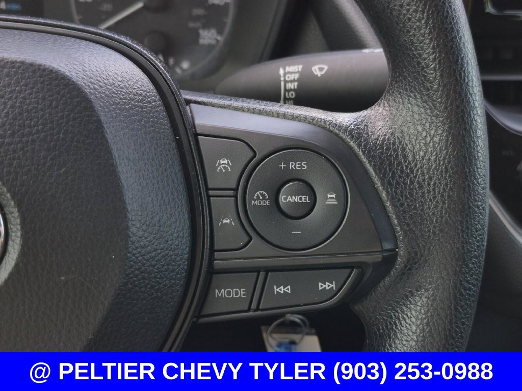 Used 2025 Toyota Corolla LE FWD image 18