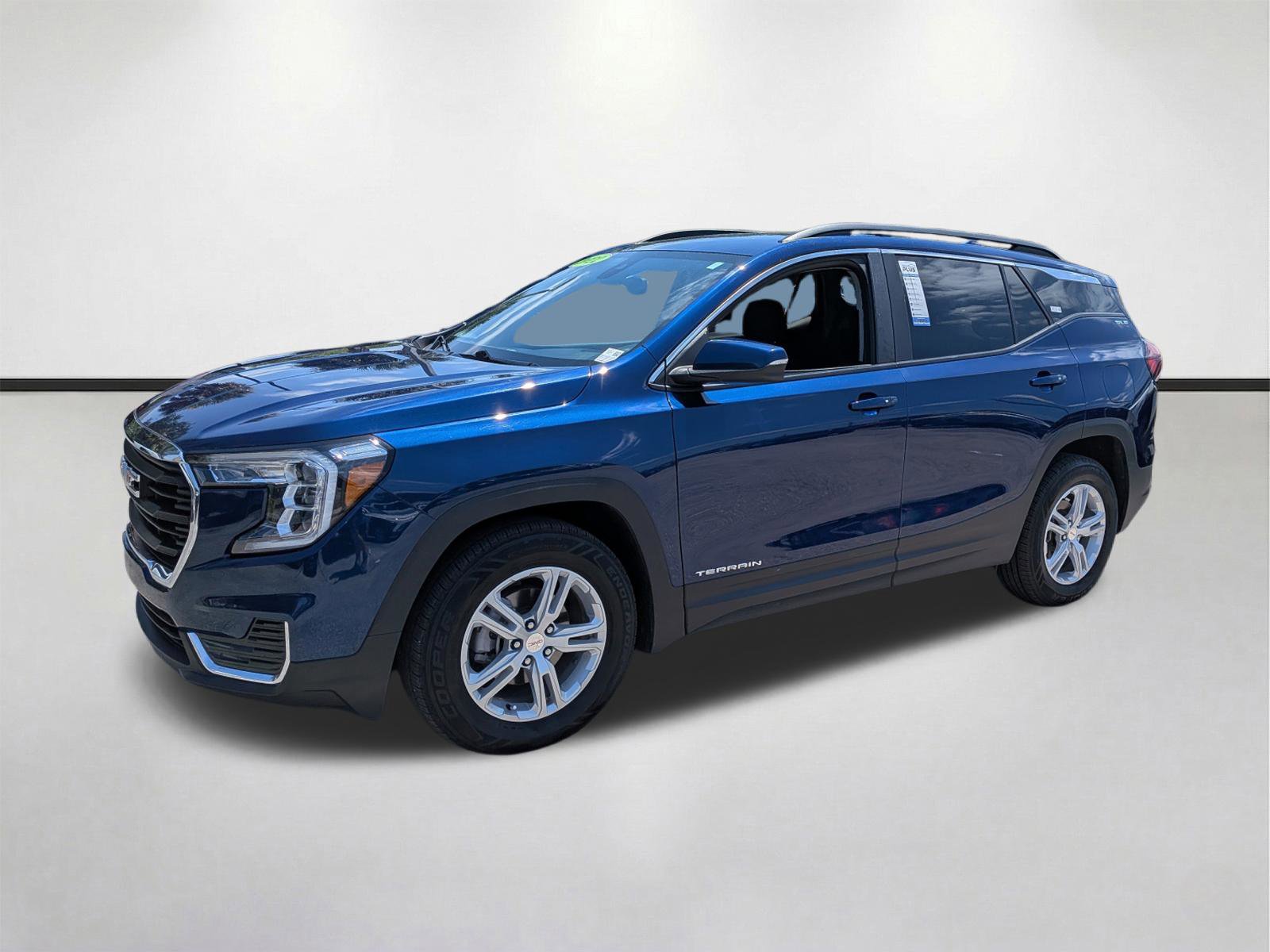 Used 2022 GMC Terrain SLE w/ Driver Convenience Package FWD image 8