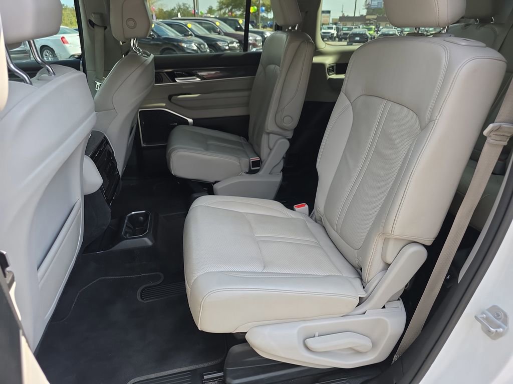 Used 2022 Jeep Wagoneer Series III w/ Flexible Seating Group image 31