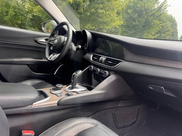 Used 2021 Alfa Romeo Giulia Ti w/ Nero Edizione RWD image 27
