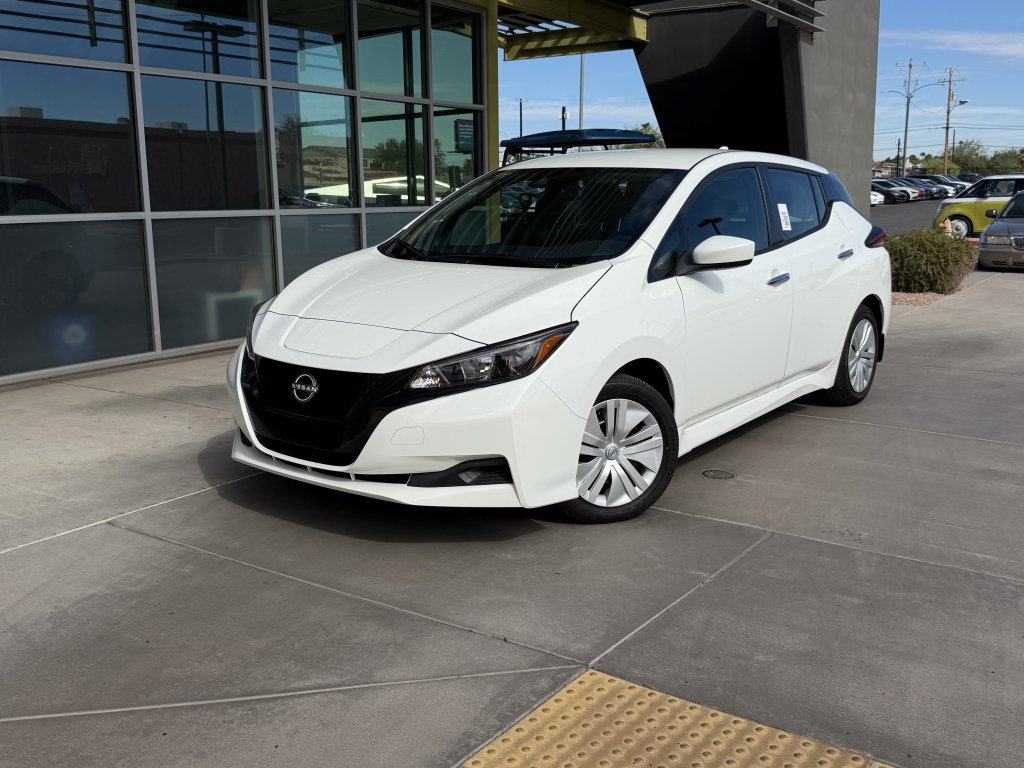 Used 2025 Nissan Leaf S FWD image 2