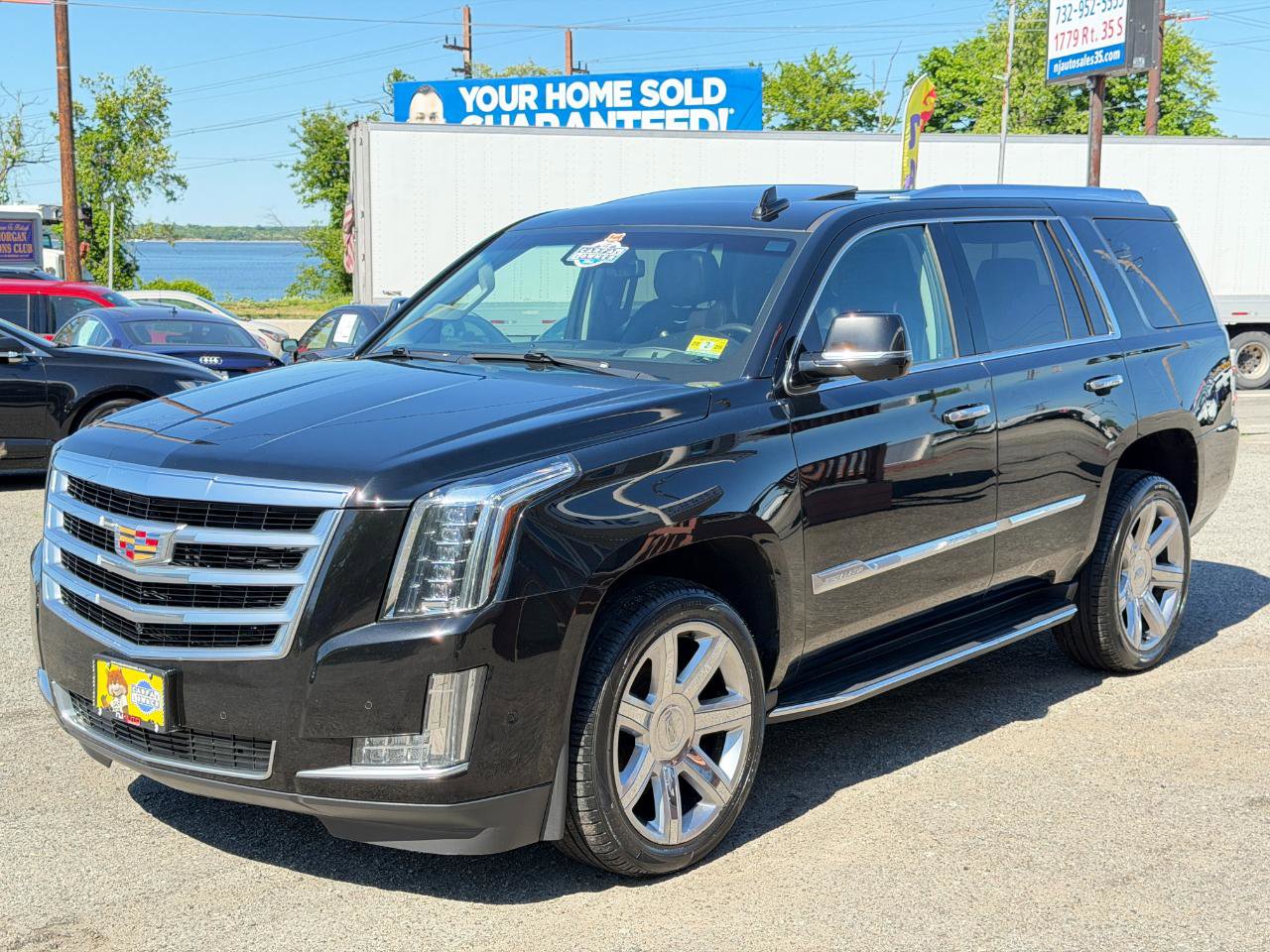 Used 2018 Cadillac Escalade Luxury AWD/4WD image 8