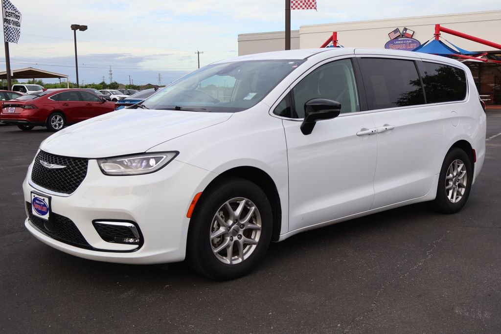 Used 2024 Chrysler Pacifica Touring-L FWD image 9