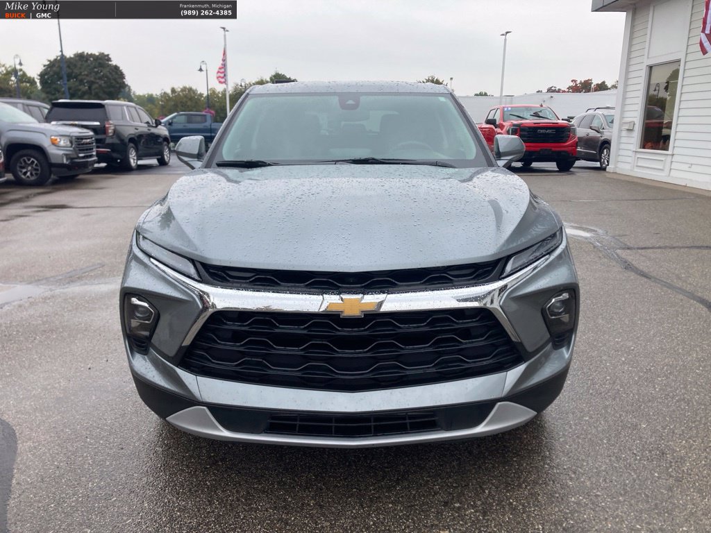 Used 2025 Chevrolet Blazer LT w/ Driver Confidence Package FWD image 2
