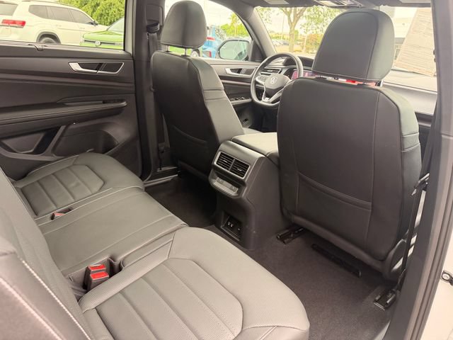 Certified 2025 Volkswagen Atlas Cross Sport SEL R-Line AWD/4WD image 17