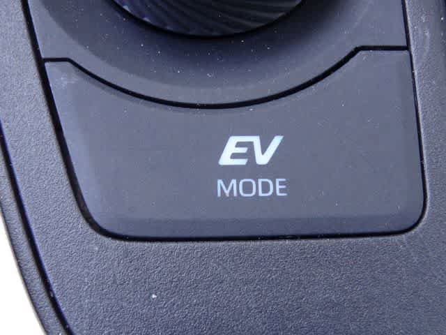 Certified 2025 Toyota RAV4 XLE AWD/4WD image 30