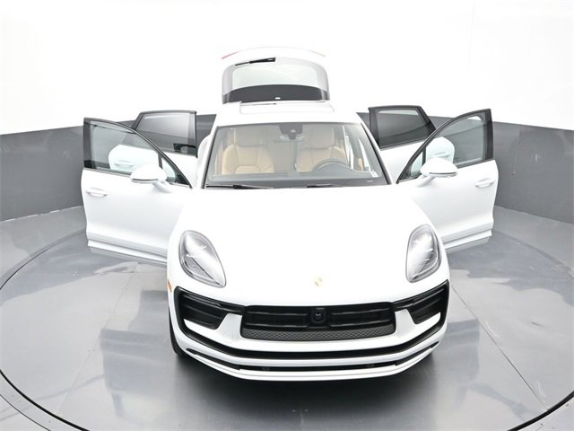 New 2026 Porsche Macan image 32