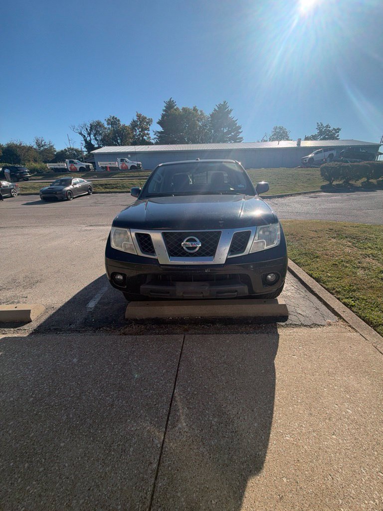Used 2018 Nissan Frontier PRO-4X AWD/4WD image 2