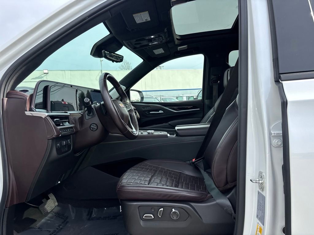 Used 2024 Cadillac Escalade ESV Sport Platinum w/ Heavy-Duty Trailer Package image 10