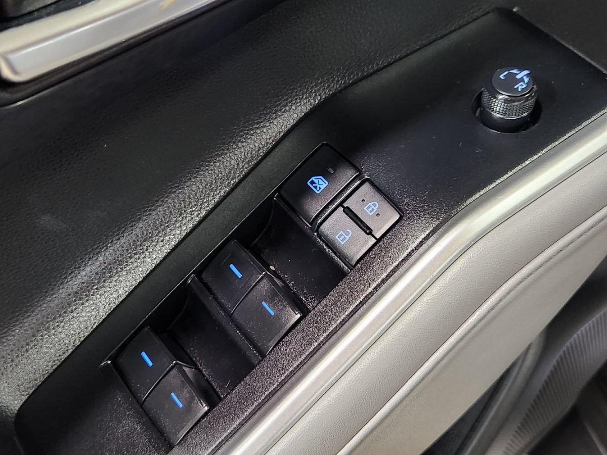 Used 2022 Toyota Highlander XLE AWD/4WD image 43