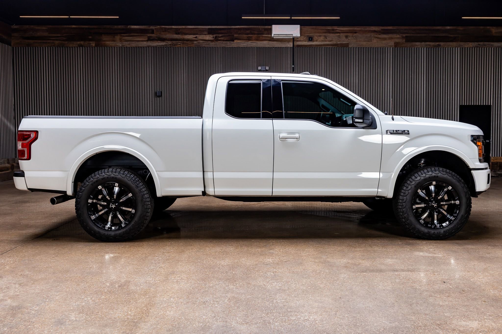 Used 2018 Ford F150 XLT w/ Equipment Group 302A Luxury image 10