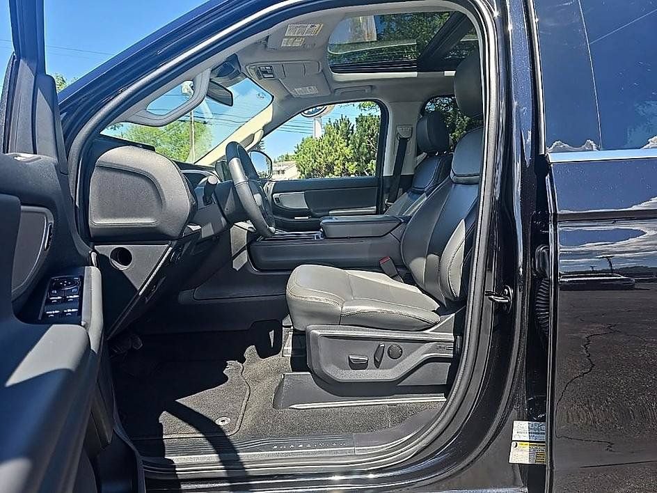 Used 2025 Ford Expedition Active AWD/4WD image 14