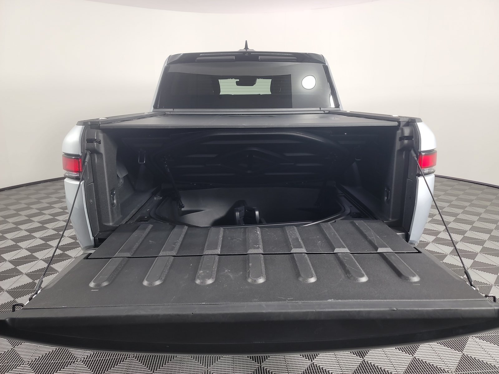 Used 2024 Rivian R1T Adventure Dual AWD/4WD image 15