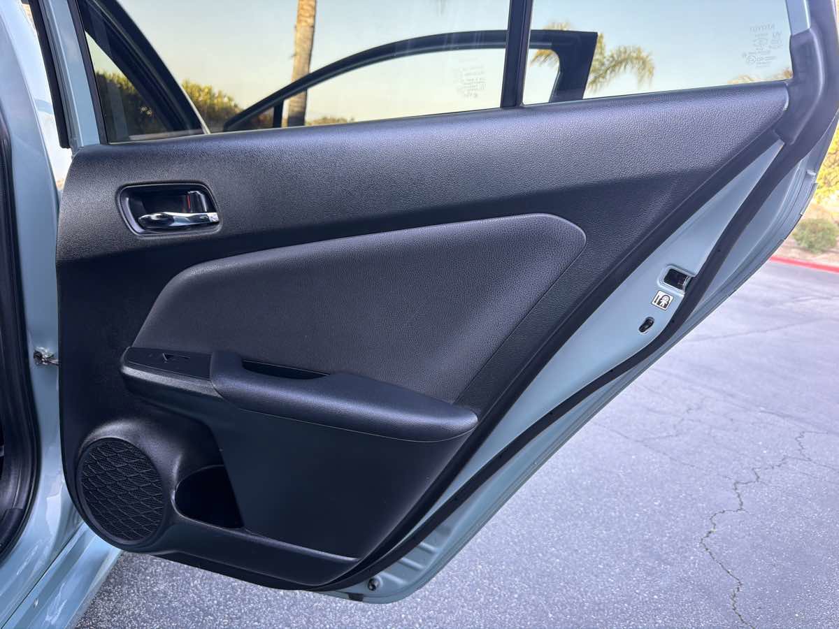 Used 2022 Toyota Prius XLE FWD image 31