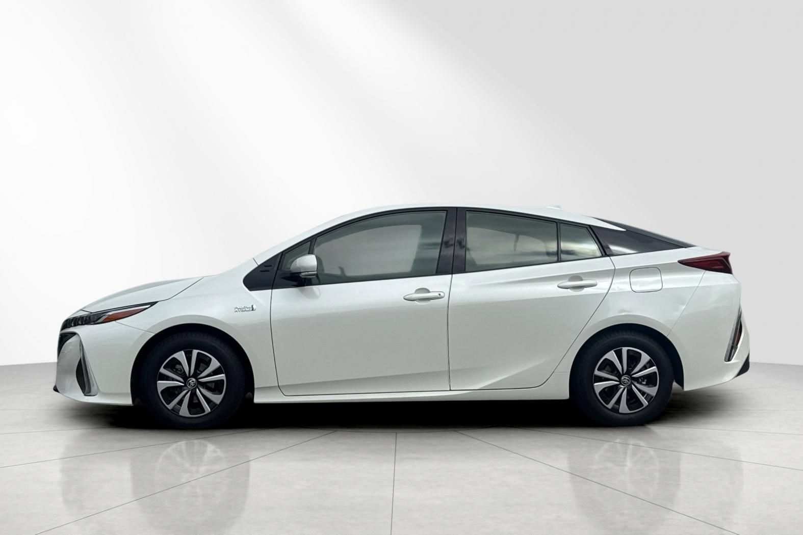 Used 2017 Toyota Prius Prime Premium FWD image 7