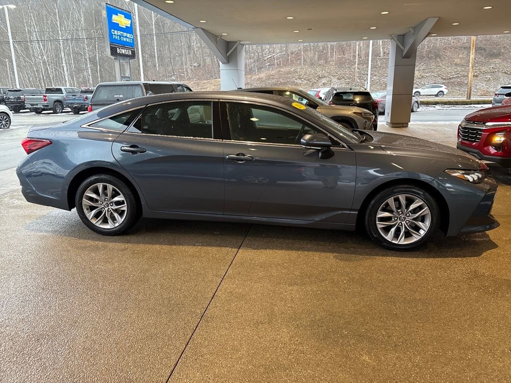 Used 2019 Toyota Avalon XLE w/ Moonroof Package image 6