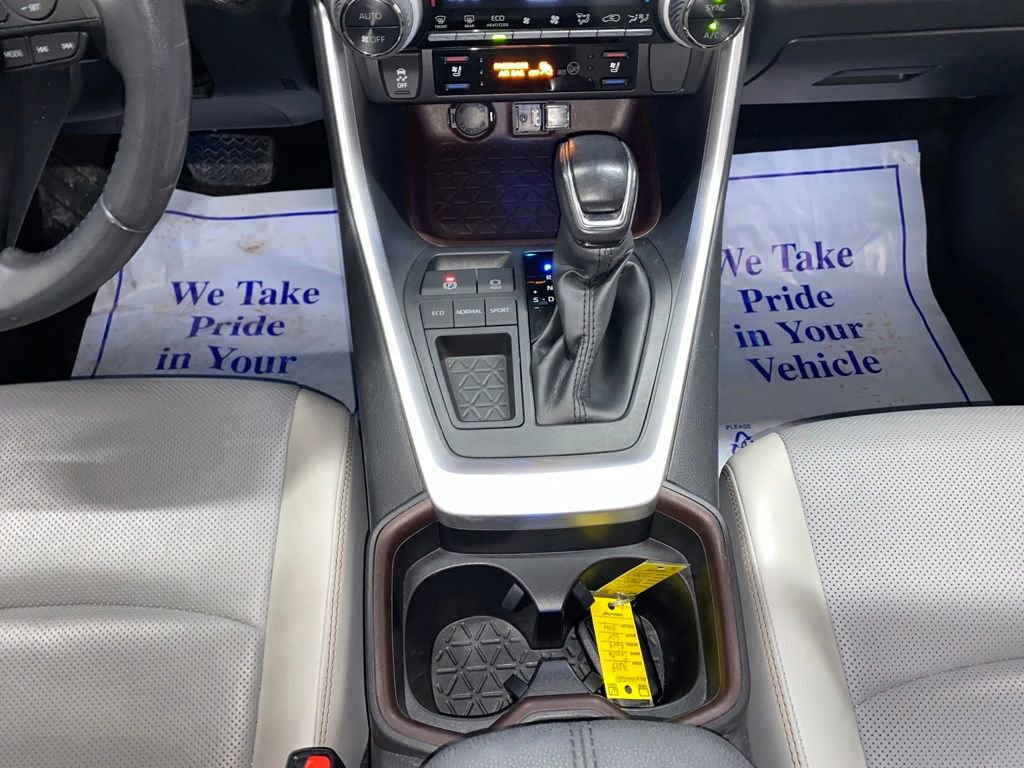 Used 2019 Toyota RAV4 Limited w/ Cold Weather Package FWD image 17