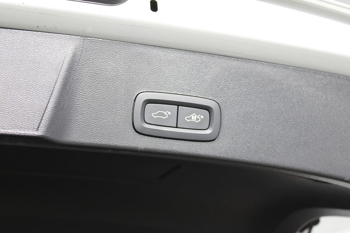 Used 2023 Volvo XC40 Recharge Ultimate AWD/4WD image 11