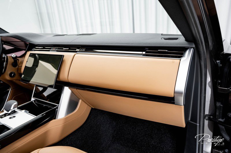 Used 2025 Land Rover Range Rover SE image 44