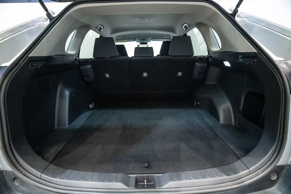 Used 2024 Toyota RAV4 LE image 33