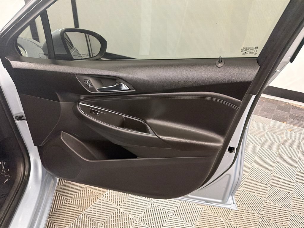 Used 2017 Chevrolet Cruze Premier FWD image 16