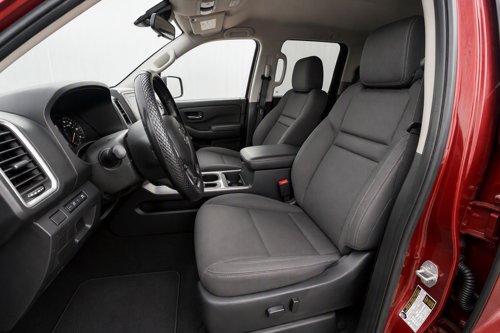 Used 2023 Nissan Frontier SV w/ Tow Package AWD/4WD image 6