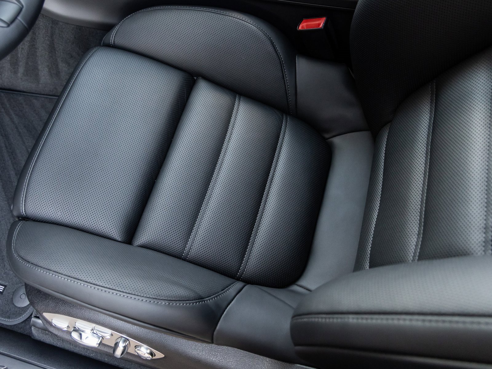 New 2026 Porsche Macan image 27