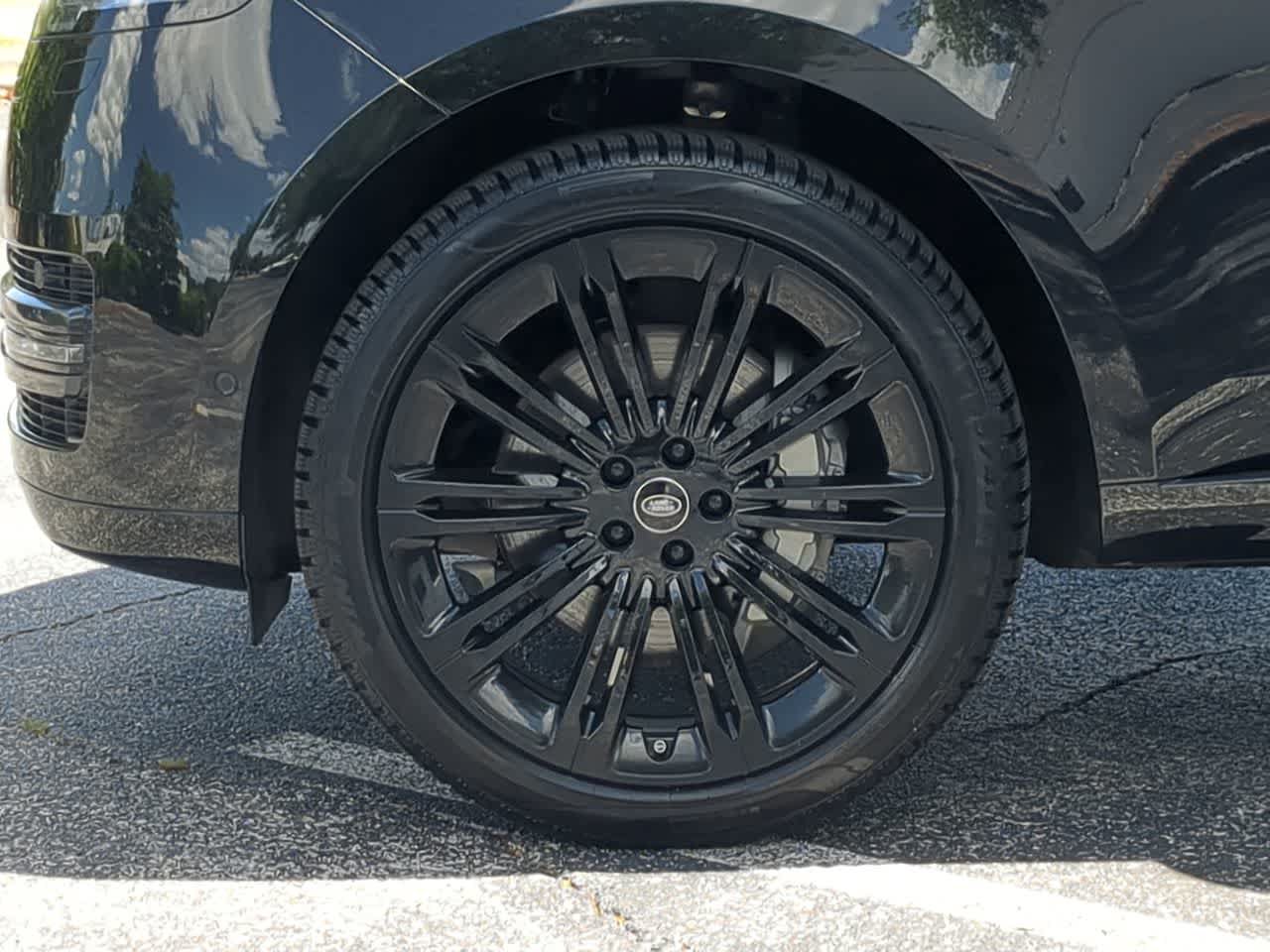 New 2025 Land Rover Range Rover Long Wheelbase SE AWD/4WD image 14