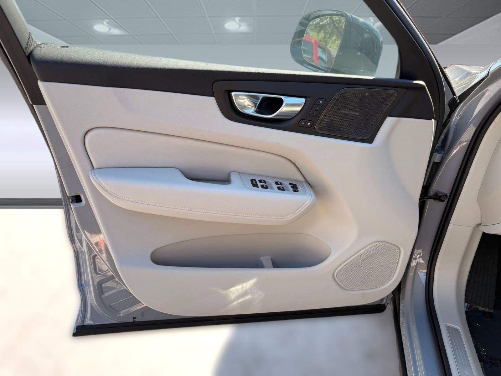 New 2026 Volvo XC60 B5 Ultra w/ Climate Package image 11